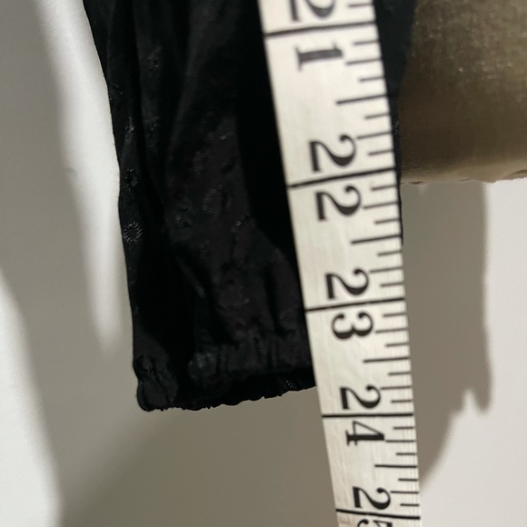 Urban romantic Open back crop long sleeve animal Print top size large - Picture 9 of 12